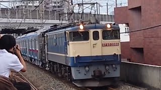 【3200形 日本車両出場甲種輸送】国鉄EF65形2086号機+ヨ8632+京成3200形3201編成+ヨ8891が武蔵浦和駅を通過するシーン(9862列車・甲69)2024/07/15