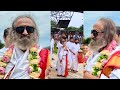 Gurudev meeting devotees from Bangalore Ashram | Sri Sri Ravi Shankar Gurudev