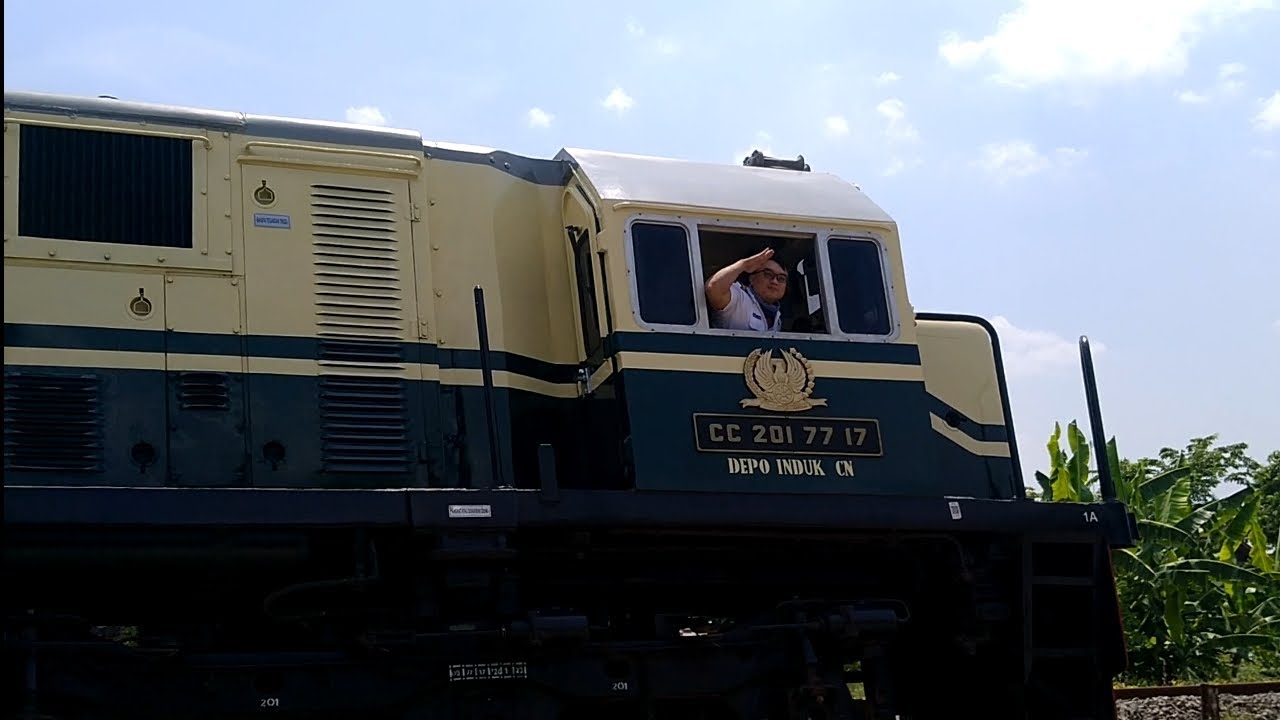 Masinis Hits Dan 2 Lokomotif Vintage Cc 201 77 17 Cn Cc 201 83 31