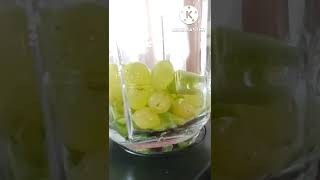 kereviz ve üzüm sağlıklı içecek 😋celery and grapes healthy drink #shorts #yummy #yum