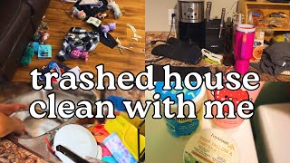 POWER HOUR CLEAN WITH ME- Evening Cleaning Routine When The House Is Trashed! // CLEANING MOTIVATION