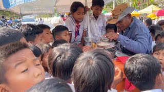 ម៉ៅការ៉េមកី និង នំប័រ ចែកជូនសិស្សសាលា ទាំងការព្រួយបារមណ៍ ថ្ងៃទី២១ ខែមករា ឆ្នាំ២០២៥