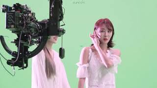 Chuu and Yves gay panicking during the shoot