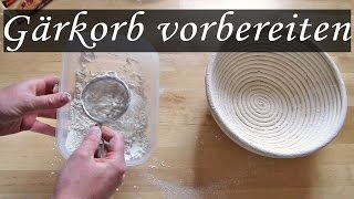 Gärkorb vorbereiten für die Gare beim Brotbacken