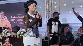 Mavis Asante Supreme Performs at Empress Gifty’s Mum Funeral Dinner | Psalm 1, the Christ Junkie