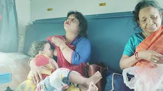 breastfeeding on 🚂 train