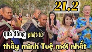 On February 21, a VERY large number of Buddhists flocked to pay homage to Master Minh Tue. VERY NICE