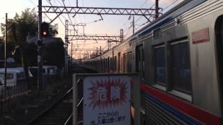 暇だから撮ってみた28 夕暮れの京成八幡駅に到着する特急成田空港行