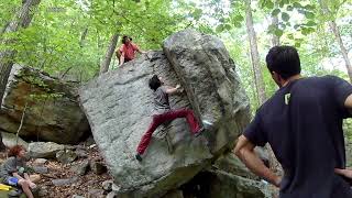 Gunks Bouldering: The Nears - Von Hammer Hammer v4/Hard