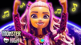 Clawdeen Sings \