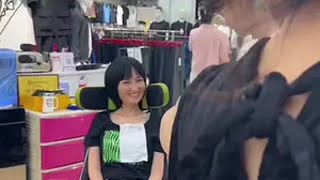 “就如服装店老板娘说的，年年这时候妈妈都会来买衣服。”父亲节那天妈妈让我带她出去逛街，妈妈亲自给爷爷、姥爷、大爷、还有舅舅挑选了衣服。烦人爸爸还在旁边蹭了两套衣服，哈哈哈…妈妈虽然生病了，但是她确想