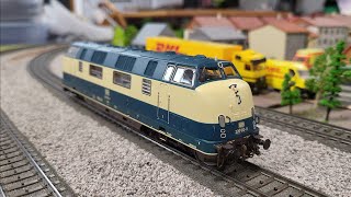 First Impressions: The ESU 220 Diesel Locomotive  #esu #v200 #220 #modeltrains #31338 #märklin