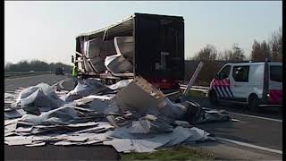 Kolham - Vrachtwagen verliest grote hoeveelheid karton