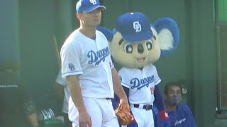 顔のサイズが違いすぎて遠近感がバグるドアラ\u0026細川 (2023/05/16)