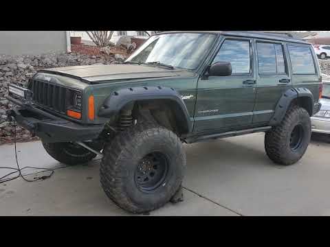 What size tire is on a 2000 Jeep Cherokee?