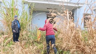 The Man’s Shocking Reaction Terrified Us! Who Really Owns This House?