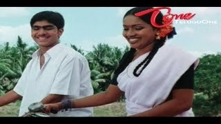 Ravi Teja Flirts His Classmate While Going To School - NavvulaTV