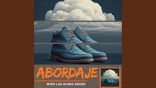 Miro las nubes grises