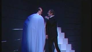 Bosse Parnevik som Olof Palme som Hamlet