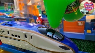 プラレール E7系新幹線やいろんな電車がスライムでじこはおこるさ!トミカも登場する子ども向けおもちゃ動画【ウピさん＆upisch】