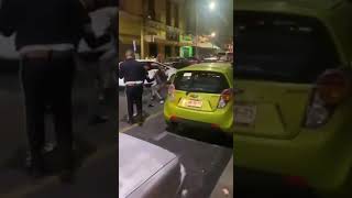 Pelea entre Mariachis y clientes en plena calle