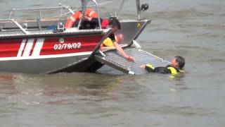 Feuerwehr Bonn Übung Wasserrettung auf dem Rhein