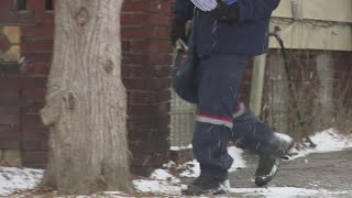 Akron police search for suspects in robbery of postal worker