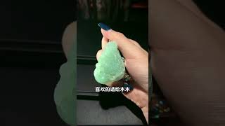 8000完成大哥的心願！ 這樣的冰透滿綠龍牌喜歡麼！ 還有喜歡什麼牌牌！ 評論區給木木留言吧！# 翡翠#翡翠掛件 #翡翠