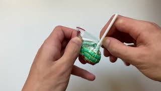 How to Open a Chupa Chups Lollipop [4K]