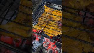 കനലിൽ ചുട്ട ഈ അല്‍ഫാം വേറെ ലെവൽ 👌👌😋😋#youtubeshorts #viralshort #grill #grilled #chicken #viral