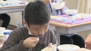 「緊張する」「慣れたらしゃべろうと思う」新学期からは給食の時間に「黙食」必要なしですが小学生たちは…