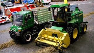 RC COMBINE HARVESTER JOHN DEERE 6850 IN ACTION NICE SCALE FARMER MODEL / Erlebniswelt Modellbau 2016