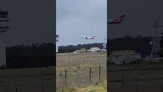 QANTAS AIRBUS A330-203 take-off from Melbourne Airport #qantas #mel #ymml