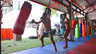 Muay Thai legends on the heavy bags: Saenchai and Singdam :)) - Watch till the end