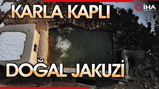 Etrafı Karla Kaplı Doğal Jakuzinin Keyfini Çıkarıyorlar