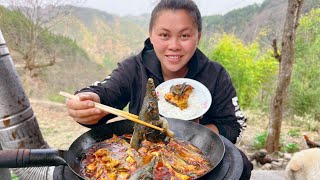 今天做一鍋爆辣酸菜魚，配上一堆白菜，酸辣下飯大塊魚肉吃到飽Eat hot and sour fish today