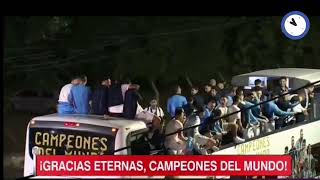 Casi se electrocutan los jugadores argentinos en la celebración 😰😰