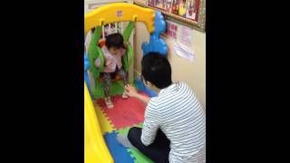 20121203 爸爸扶同同打千秋@playgroup