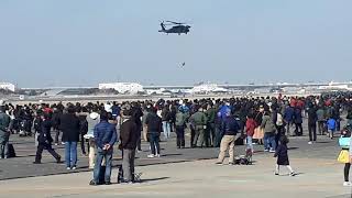 航空自衛隊小牧基地でU-125とUH-60Jの展示飛行シーン（2019年3月2日土曜日）携帯電話で撮影