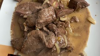 Печінка тушена за 10 хв. Тушена печінка з цибулею.  Stewed liver with onions in sour cream