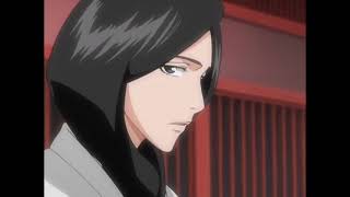 Unohana looks at Kisuke