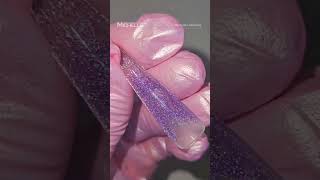 Crea un french sfumato con Disco Glitter smalto e Flexi Gel per un effetto super luminoso! 🪩💜