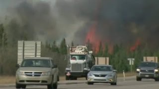 Thousands flee growing Fort McMurray wildfire