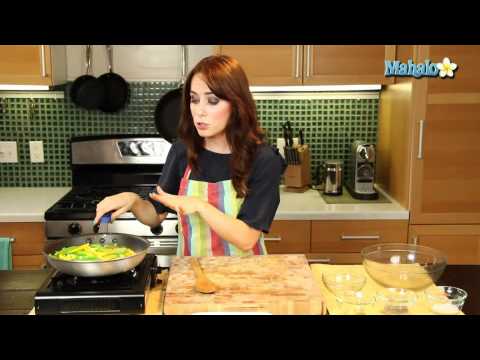 How to Saute Bell Peppers with Onions How to Saute Bell Peppers with Onions