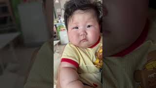 아직 할 줄 아는 욕이 없는 아기 #5개월아기 #우량아 #귀여운아기 #baby #cute #cutebaby #chubbybaby