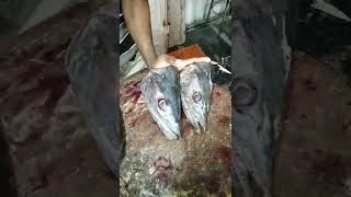 Fish Head Cutting Style ....நெய் மீன் தலை வெட்டும் காட்சி...