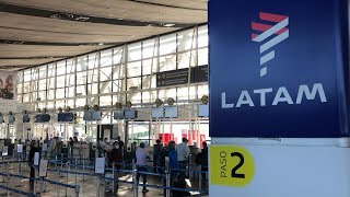 Las acciones de LATAM en quiebra se desploman y Chile evalúa rescatarla | AFP