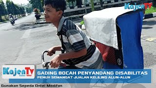 Penuh Semangat, Gading Bocah Penyandang Disabilitas Jualan Keliling Alun-alun