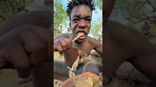 The bushman get a great breakfast now #food #hadzatribe #villagelife#africa #forestcooking