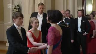 Serral shaking hands with presidential couple